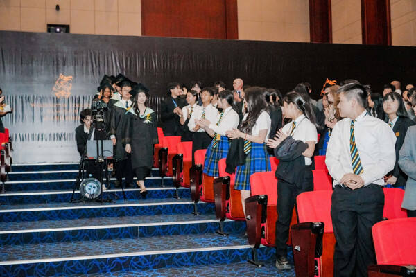 WCCH Sixth Form Graduation Ceremony,Hiba Academy Hangzhou