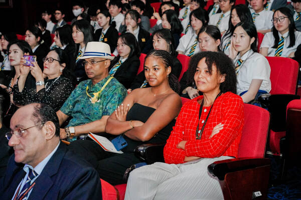 WCCH Sixth Form Graduation Ceremony,Hiba Academy Hangzhou