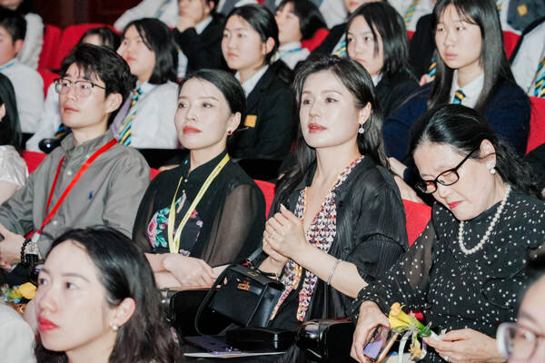 WCCH Sixth Form Graduation Ceremony,Hiba Academy Hangzhou