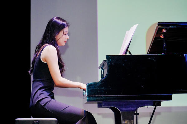 WCCH Sixth Form Graduation Ceremony,Hiba Academy Hangzhou