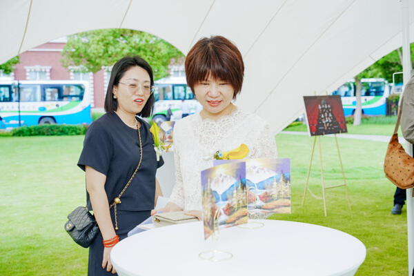 WCCH Sixth Form Graduation Ceremony,Hiba Academy Hangzhou