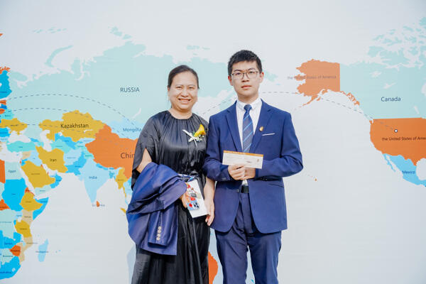 WCCH Sixth Form Graduation Ceremony,Hiba Academy Hangzhou