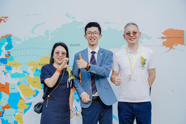 WCCH Sixth Form Graduation Ceremony,Hiba Academy Hangzhou