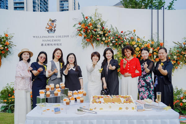 WCCH Sixth Form Graduation Ceremony,Hiba Academy Hangzhou