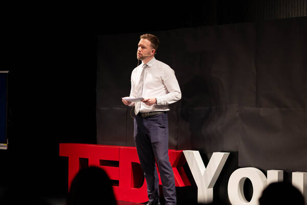 TEDx Youth｜正义的世界，因你我而真实存在,杭州市萧山区惠立学校