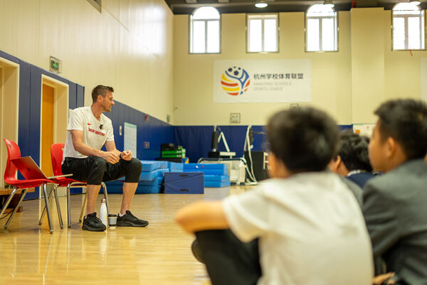 英国十项全能第一人来访校园,杭州市萧山区惠立学校
