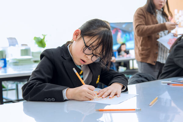 Grade 4 - 艺术课,南通惠立学校