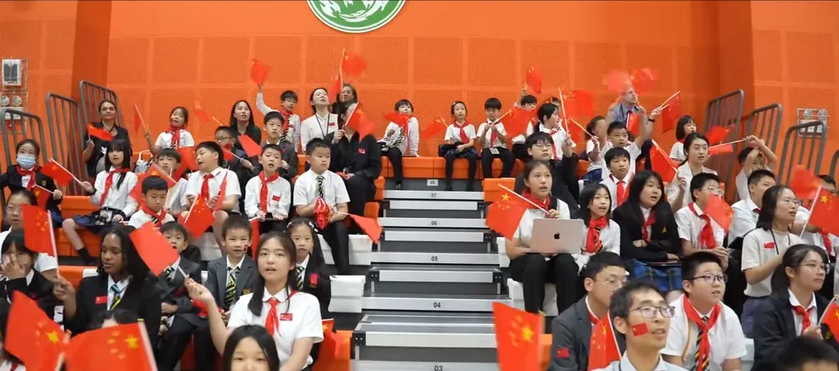 从心，致热爱祖国: 南通惠立学校热烈庆祝中华人民共和国成立75周年