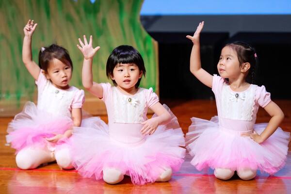 幼儿园圣诞秀,天津惠灵顿幼儿园