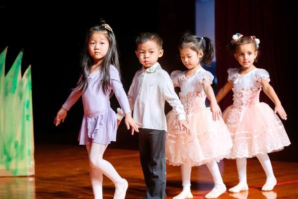 幼儿园圣诞秀,天津惠灵顿幼儿园