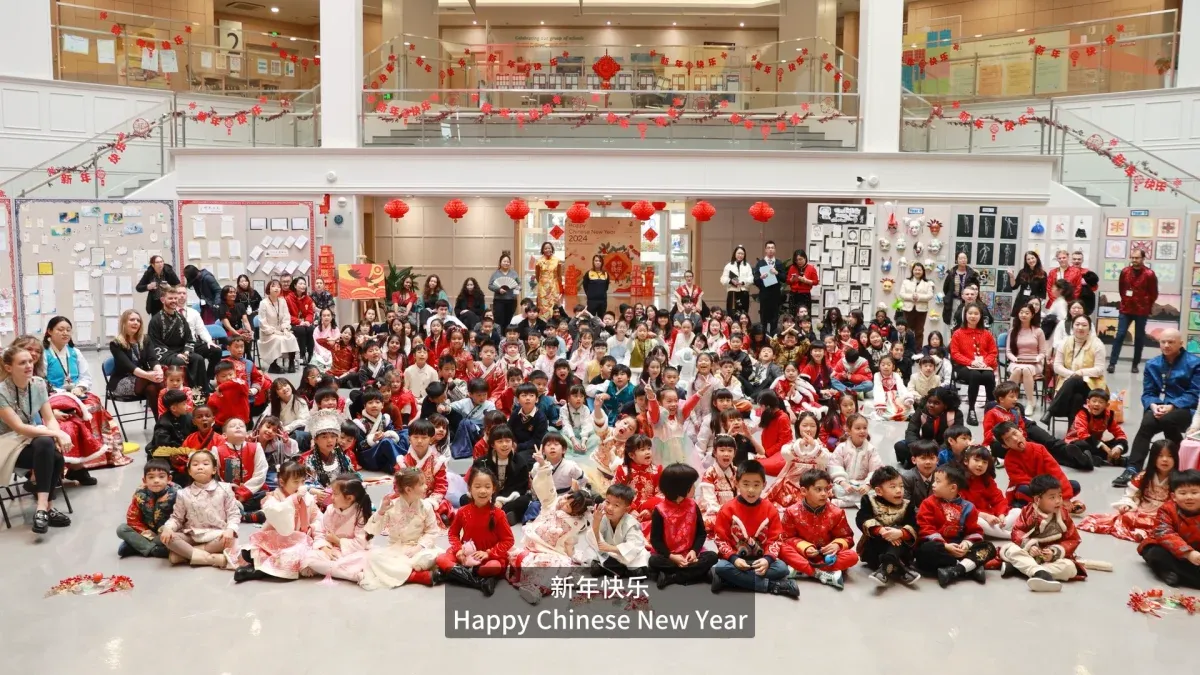 从心，致龙行万里：惠灵顿杭州校区祝大家新春快乐！