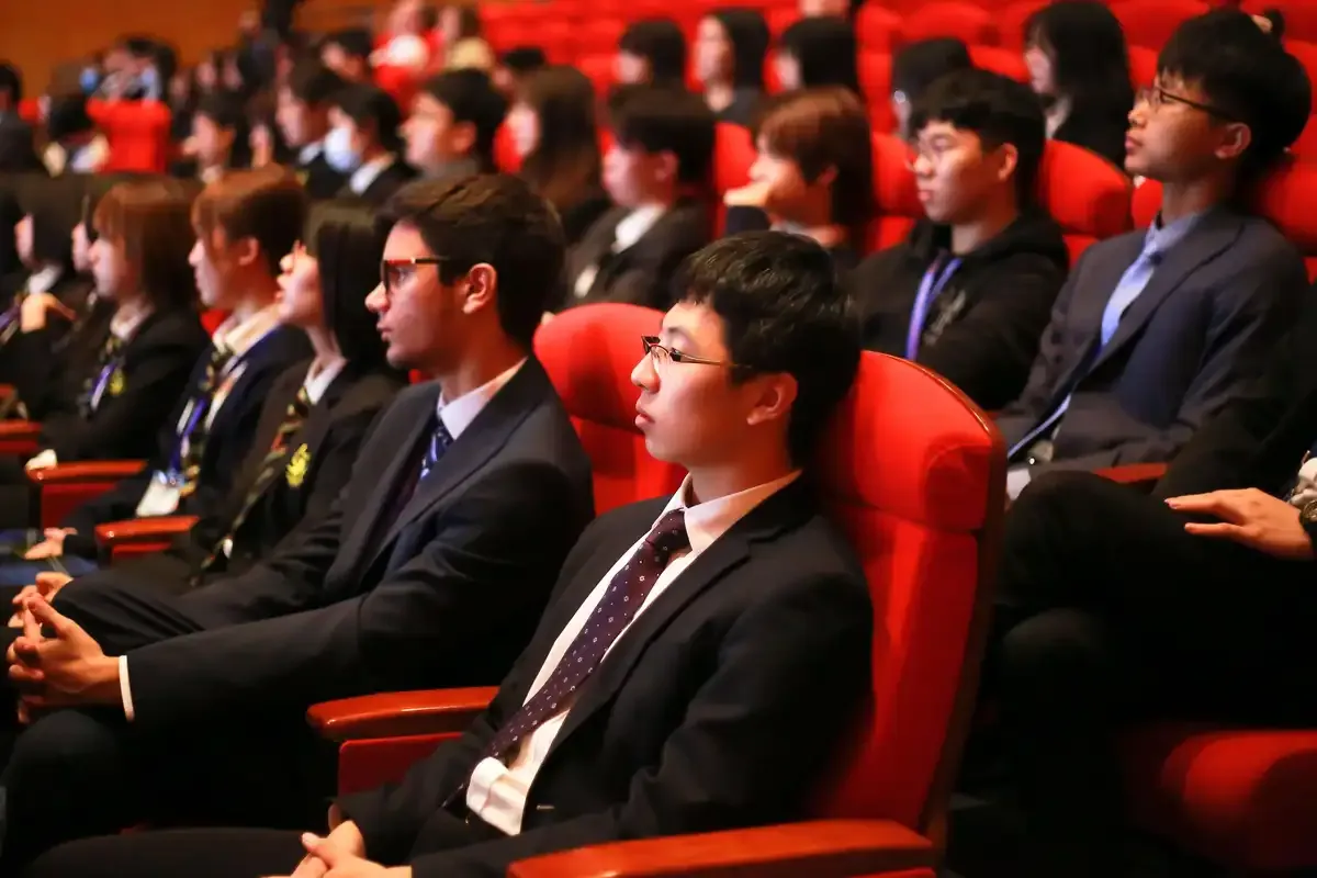 天津民办高中生活学生安全与保护