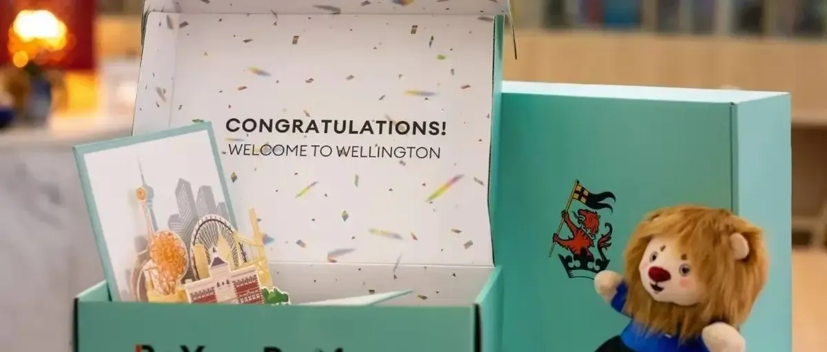Unboxing Welcome Giftbox with Dr Yang