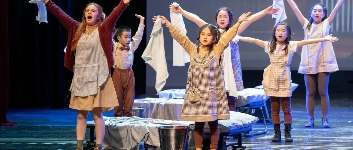 Cheers and Applause as 'Annie' Takes A Final Bow